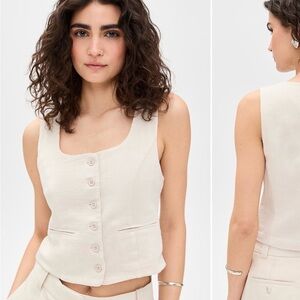 Blank NYC Cream Sleeveless Button-Up Blouse